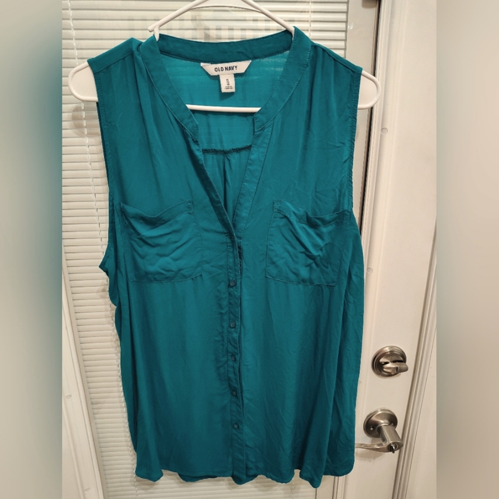 Old Navy size XL Teal color no sleeve short v-neck button up front pockets